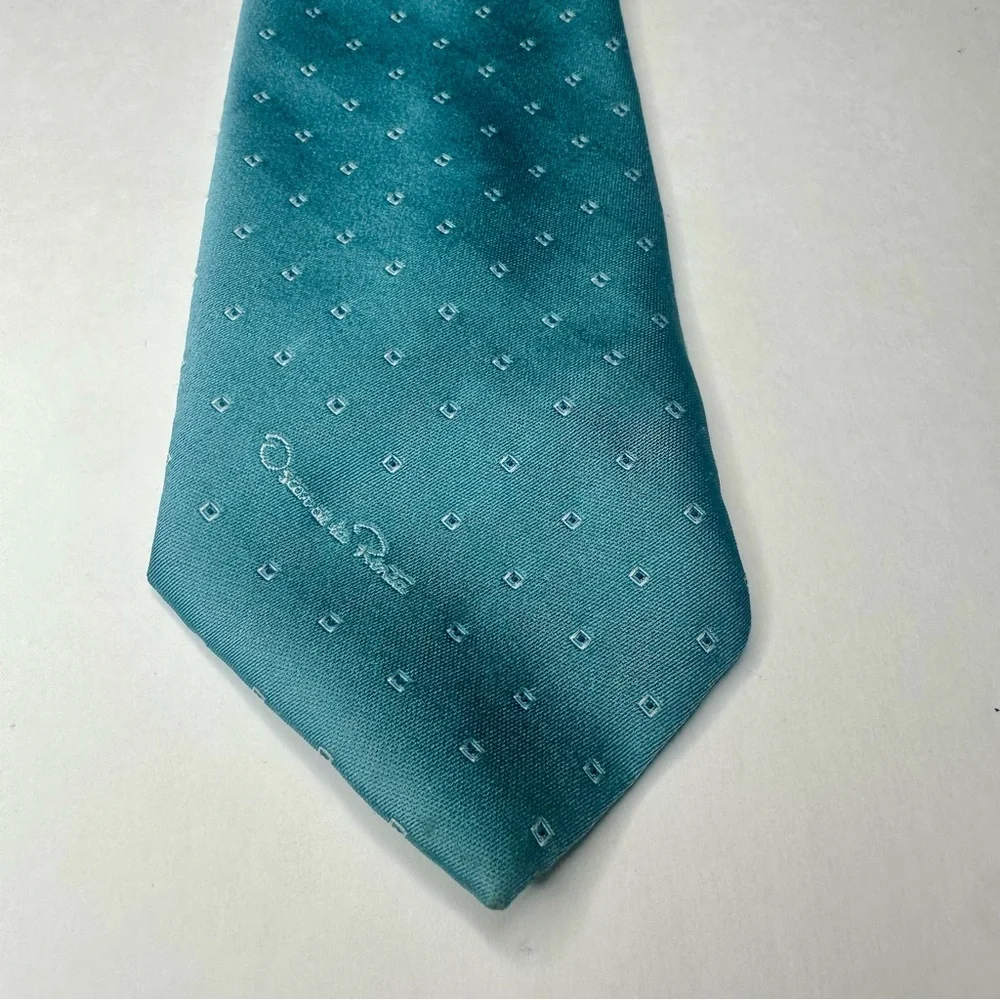 Vintage OSCAR de la RENTA Signature Embroidered Aqua Patterned Silk Classic Tie